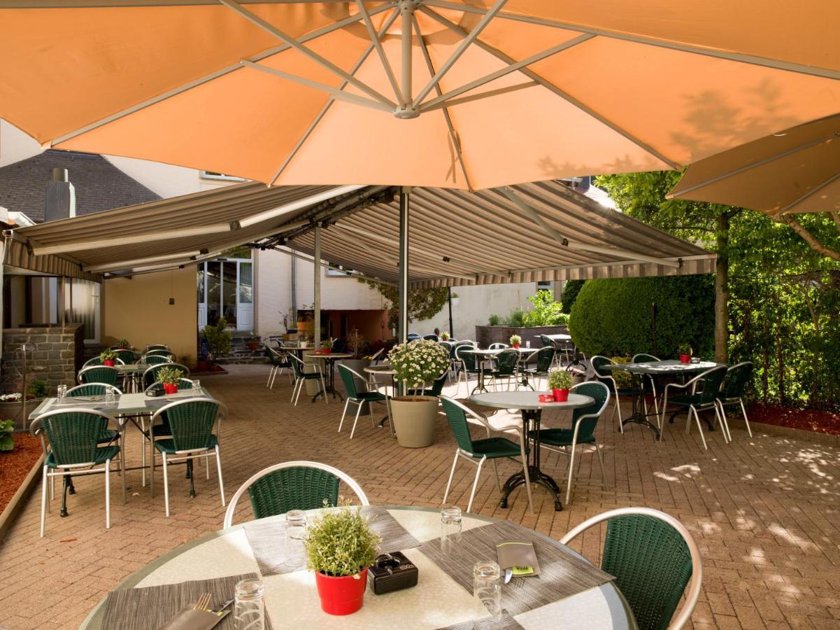 - Restaurant 
