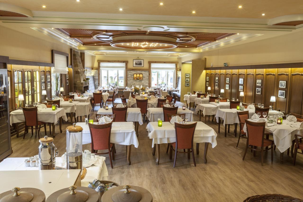 - Restaurant 