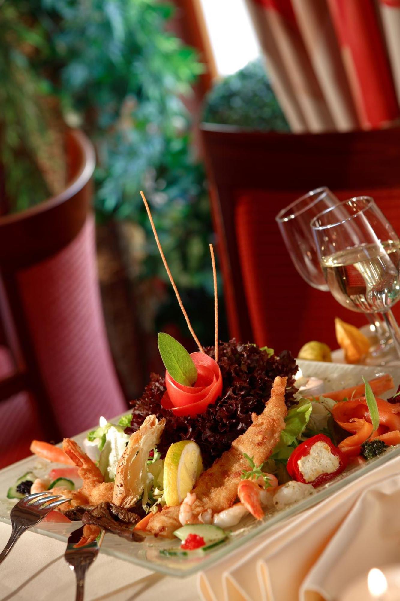 - Restaurant 