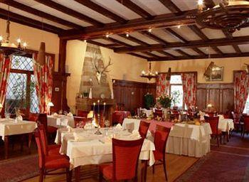 - Restaurant 