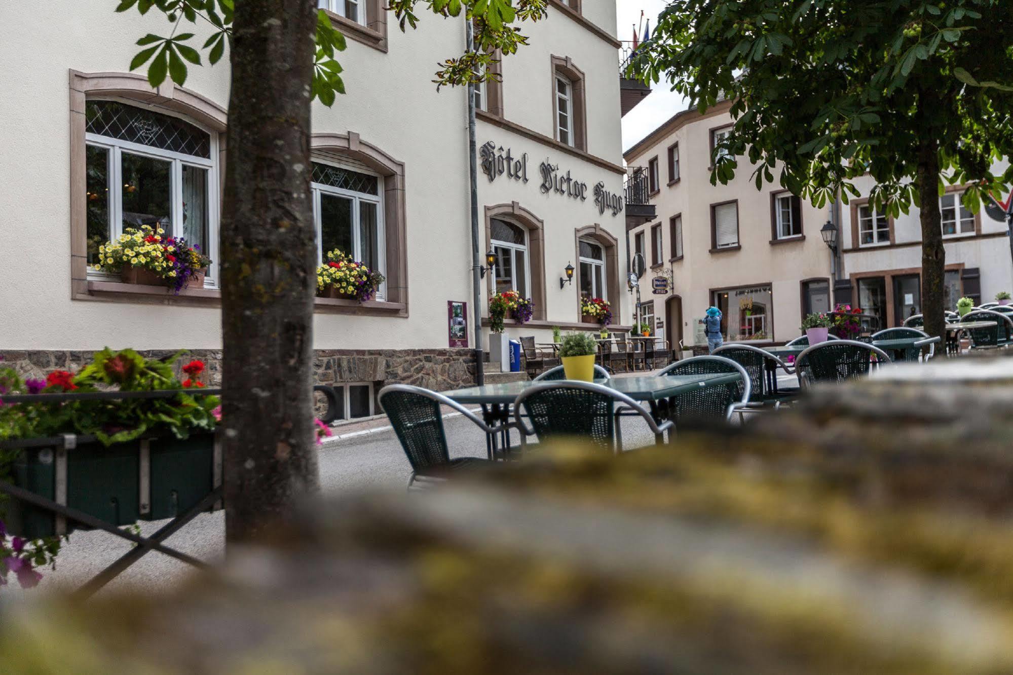 - Restaurant 